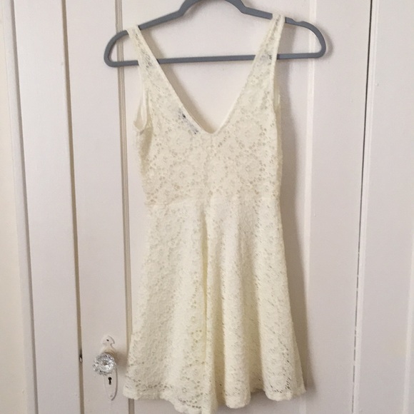XS Super Cute Cream Lace Dress (lined) - Picture 2 of 8